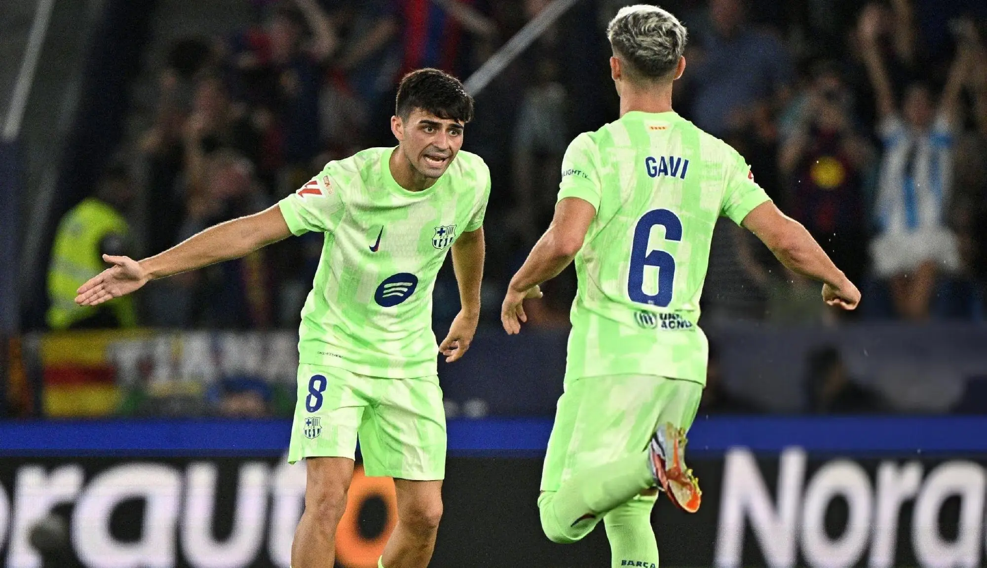 他在往中路, alt, 就是通过在