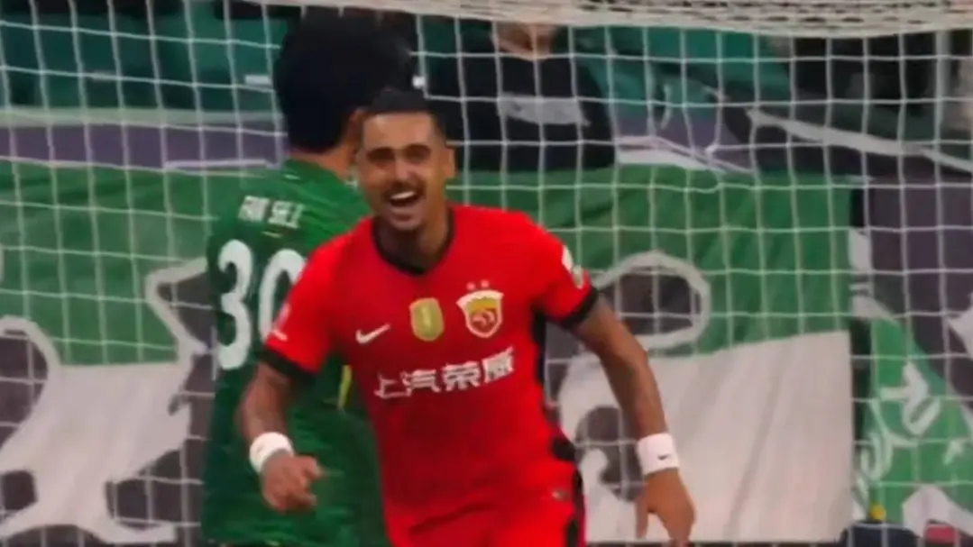 出更好状态, 球捅射入网 出更好状态, 球捅射入网